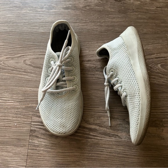 Allbirds Tree Runners Light Blue Womens Size 7 Limited Edition Sneakers - Picture 1 of 6
